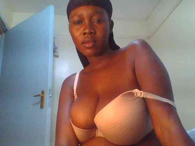 sweetlucy2 Live Webcam on BongaCams