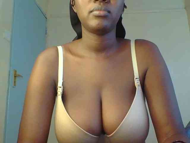 sweetlucy2 Live Webcam on BongaCams