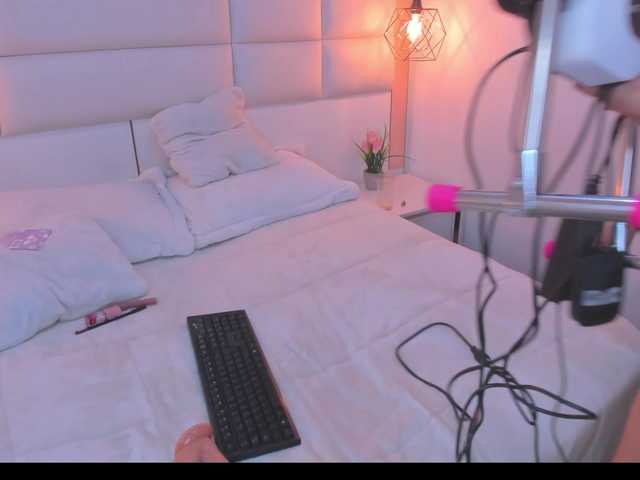 Mia-clk's BongaCams show and profile