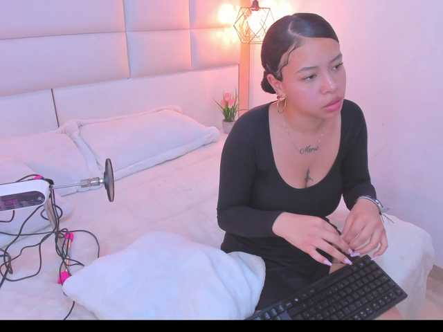 Mia-clk's BongaCams show and profile