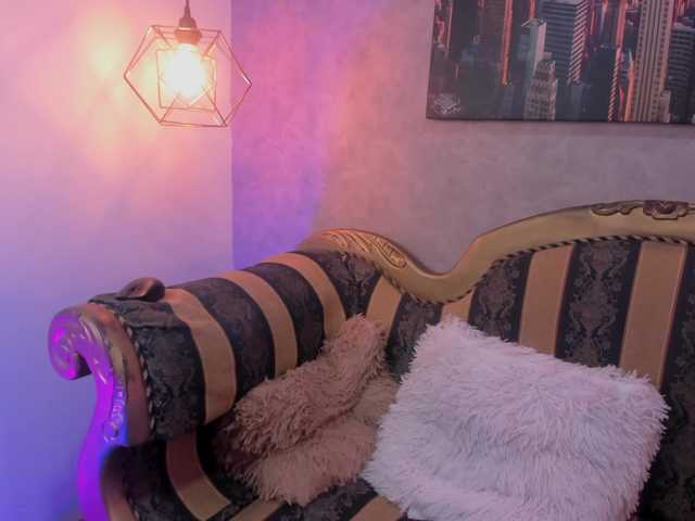 Mia-clk's BongaCams show and profile