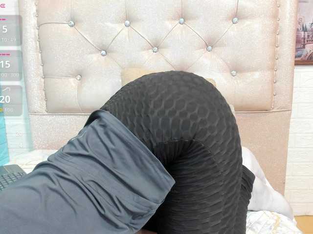 LITTLE-NESSA live cam