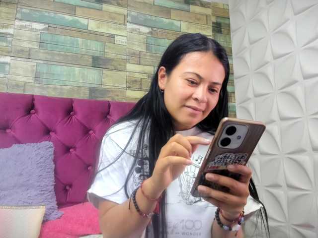 LITTLE-NESSA's BongaCams show and profile