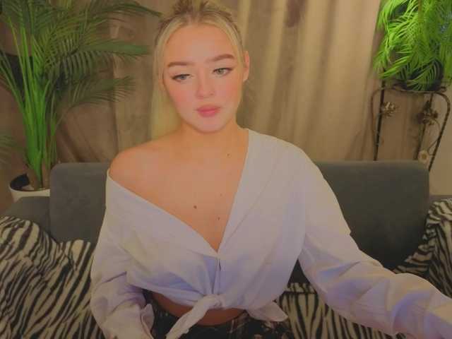DakotaAnna's BongaCams show and profile