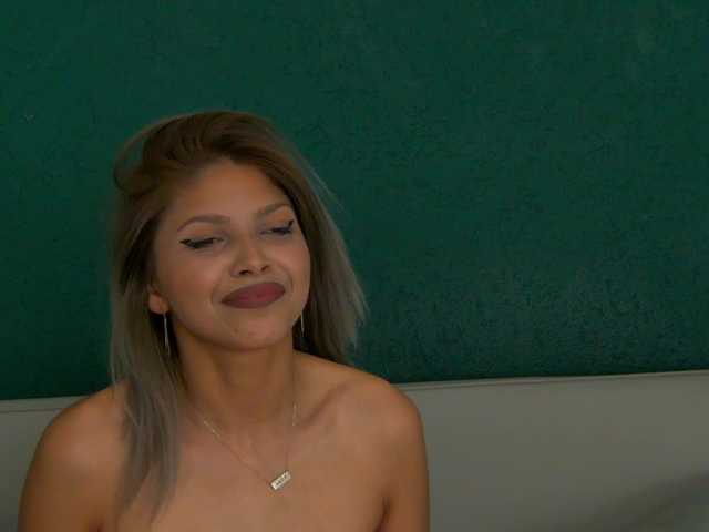 RoxyJoyfull's BongaCams show and profile