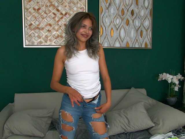 RoxyJoyfull's BongaCams show and profile