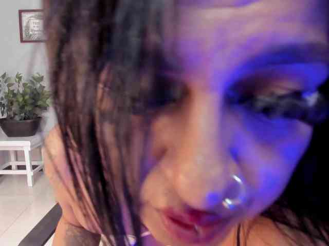 Nahomy-Collins- Live Webcam on BongaCams