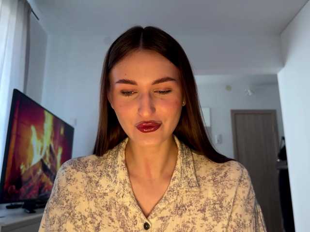  LauraMondella chat room