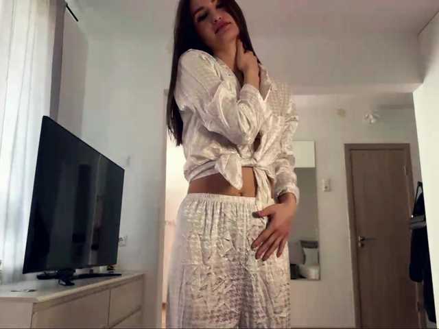 LauraMondella's BongaCams show and profile