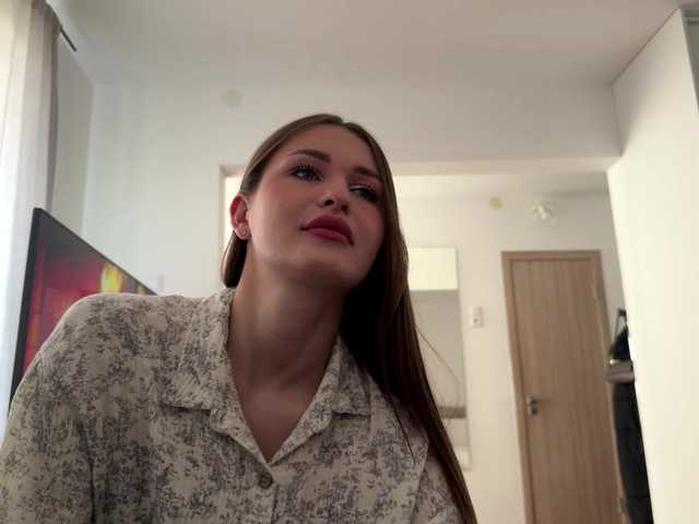  LauraMondella chat room