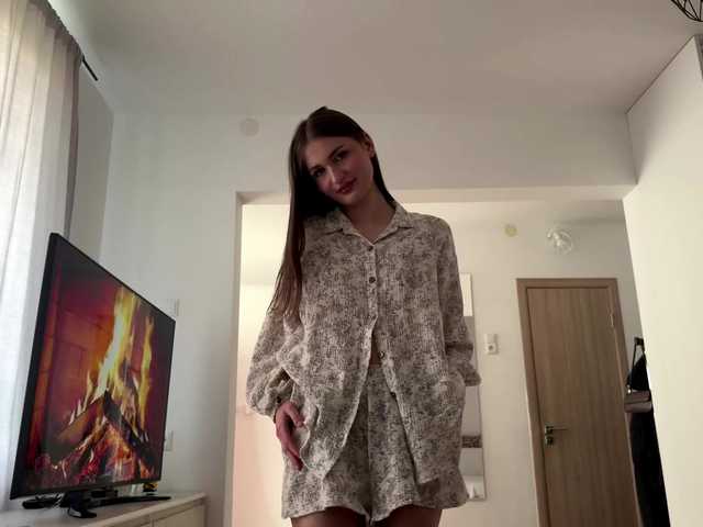  LauraMondella chat room