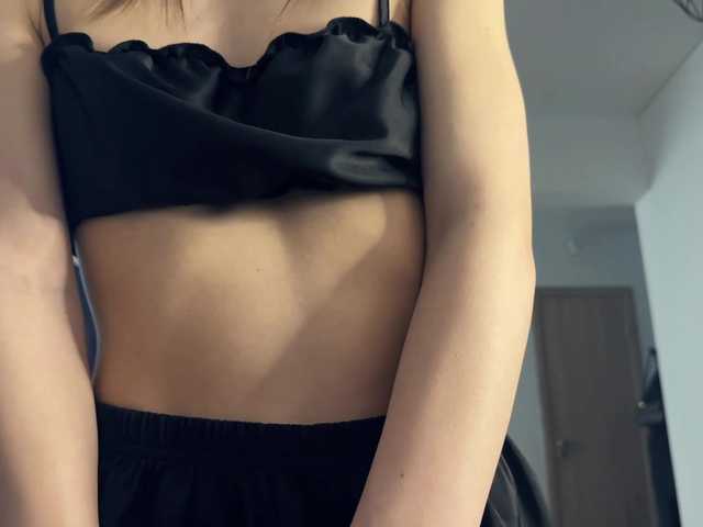 LauraMondella's BongaCams show and profile