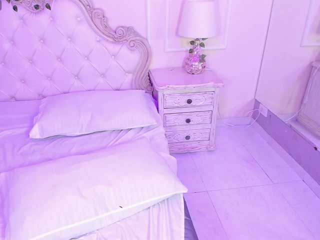 EstherValliere's BongaCams show and profile