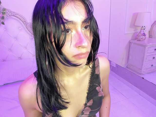 EstherValliere's BongaCams show and profile