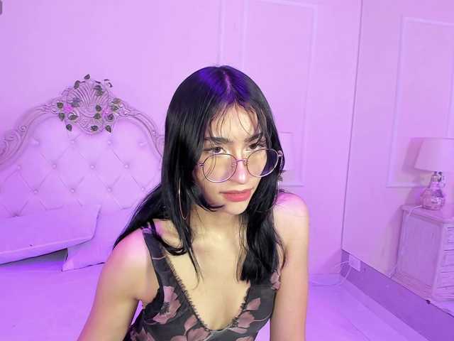 EstherValliere's BongaCams show and profile