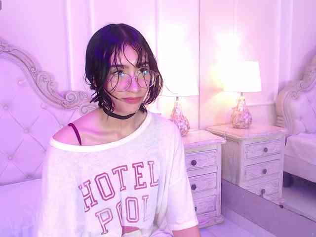 EstherValliere Live Webcam on BongaCams