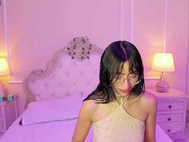 EstherValliere Live Webcam on BongaCams