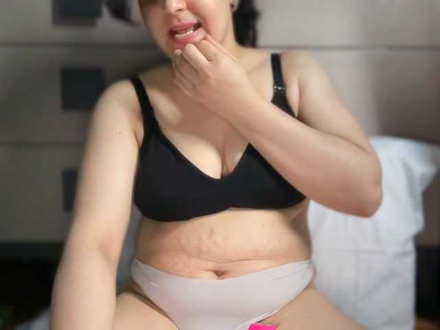 Ema-love's BongaCams show and profile