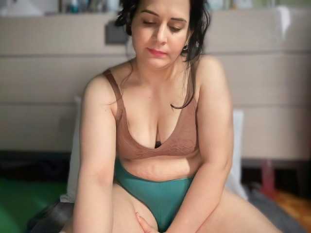 Ema-love's BongaCams show and profile