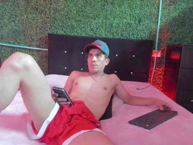 adrian-fire Live Webcam on BongaCams