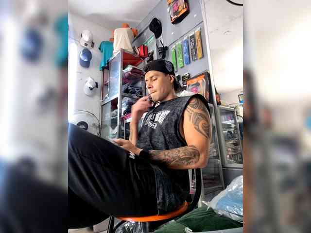 Hotgiant Live Webcam on BongaCams