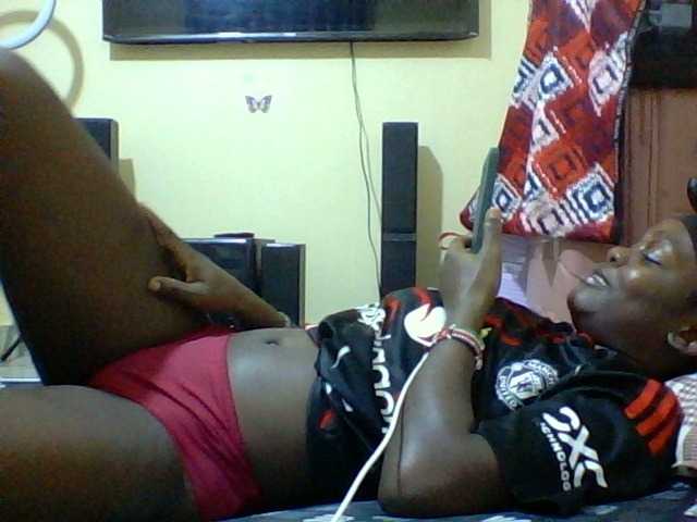 Sex chat gratuit in direct cu Sweetebonny pe BongaCams