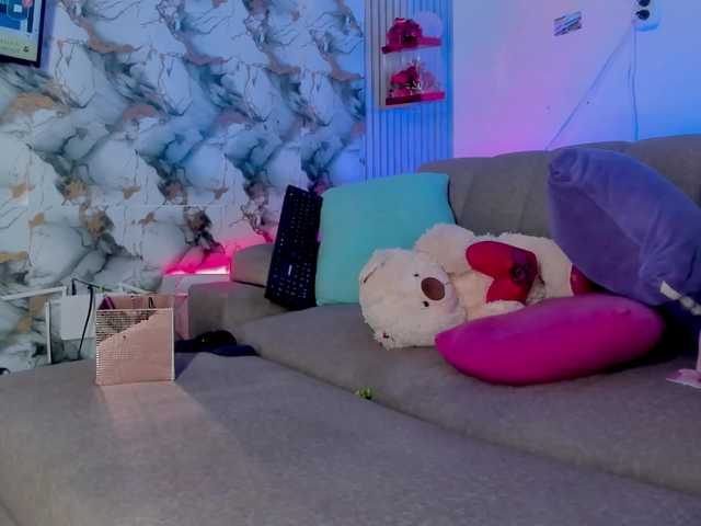 angisousa's BongaCams show and profile