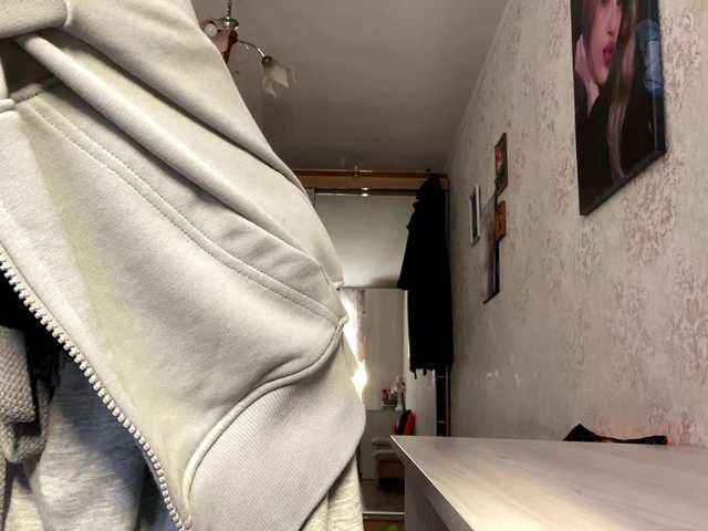  FloLifschitz chat room