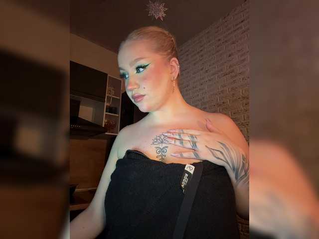 GlamorousBlonde's BongaCams profile