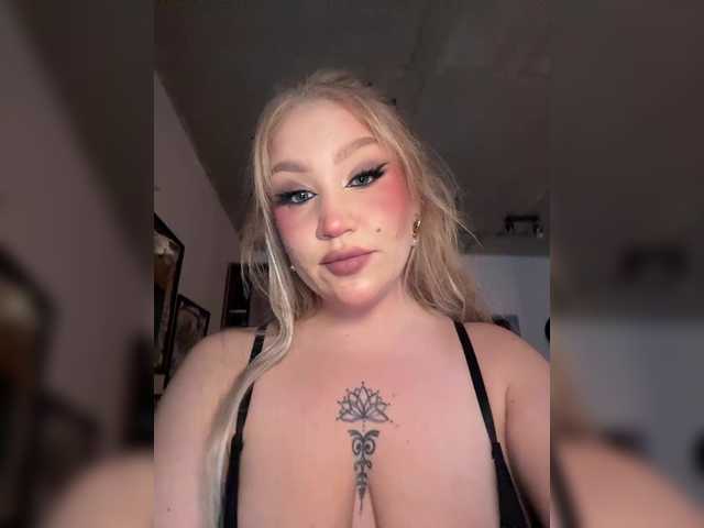  GlamorousBlonde chat room