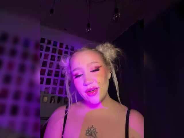 GlamorousBlonde's BongaCams show and profile