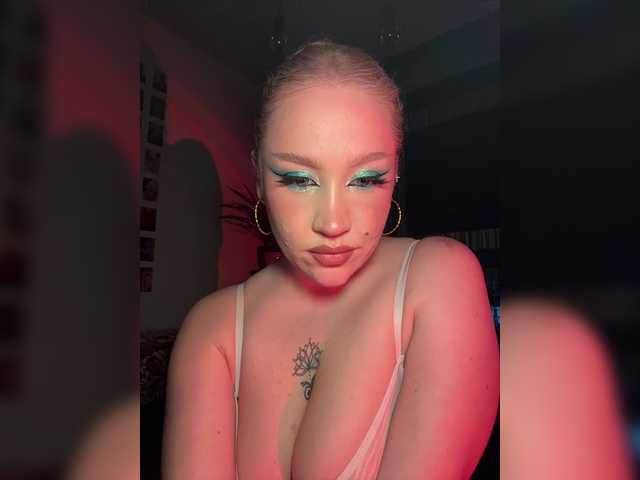 GlamorousBlonde's BongaCams show and profile