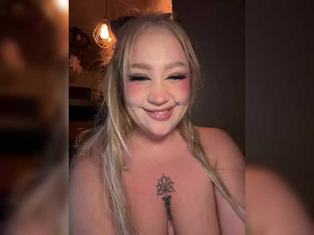  GlamorousBlonde chat room