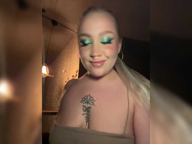 GlamorousBlonde's BongaCams show and profile