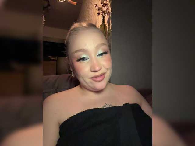 GlamorousBlonde's BongaCams show and profile