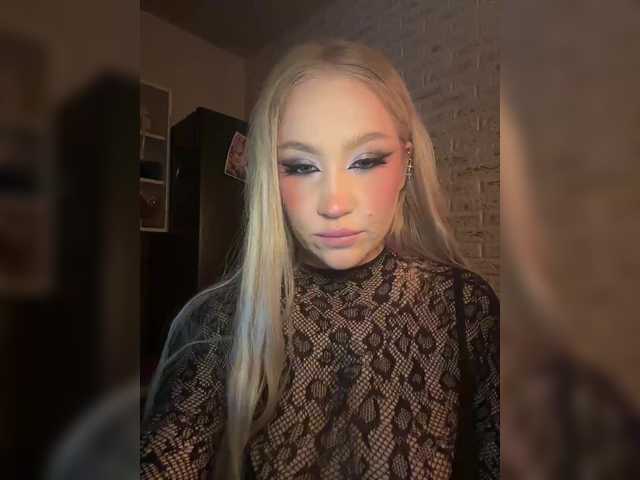 GlamorousBlonde's BongaCams show and profile