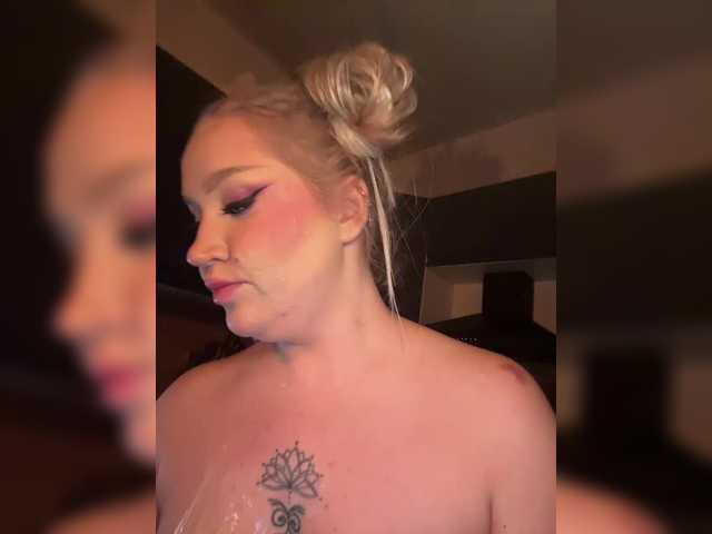 GlamorousBlonde's BongaCams show and profile