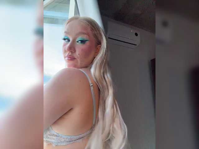GlamorousBlonde's BongaCams show and profile