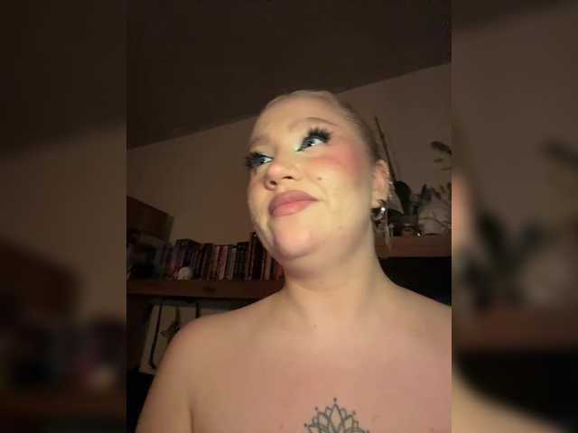 GlamorousBlonde webcam