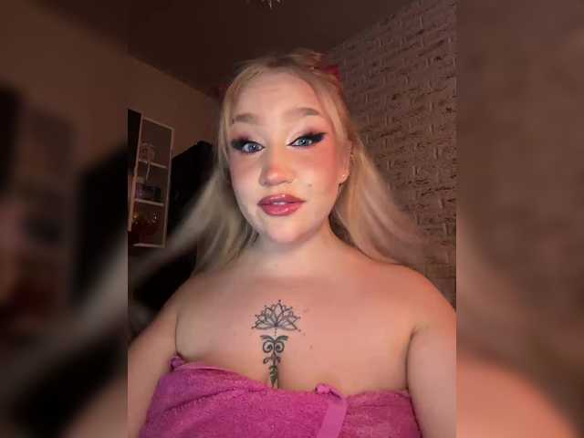 GlamorousBlonde's BongaCams show and profile