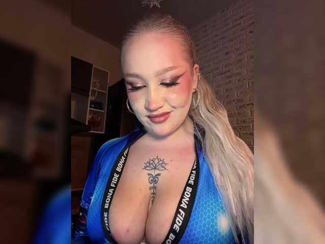 GlamorousBlonde's BongaCams show and profile