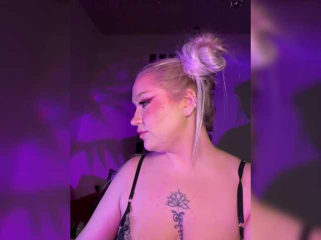 GlamorousBlonde's BongaCams show and profile