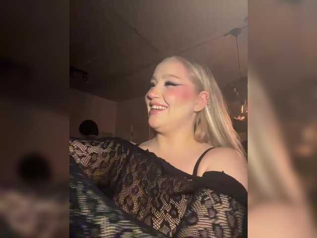 GlamorousBlonde's BongaCams profile