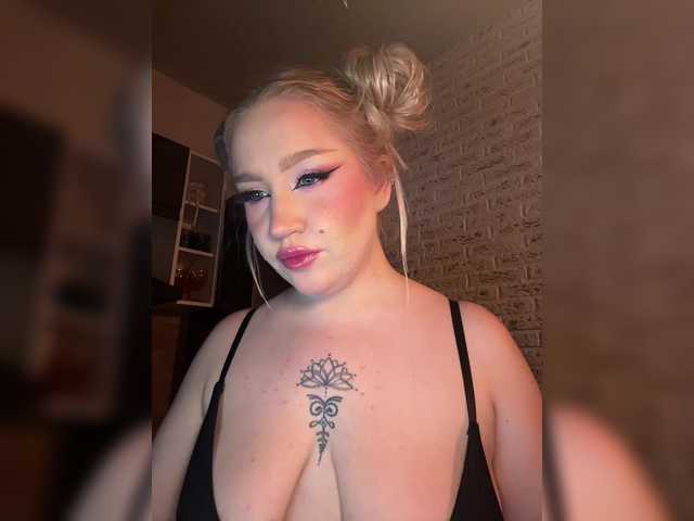 эросцена GlamorousBlonde