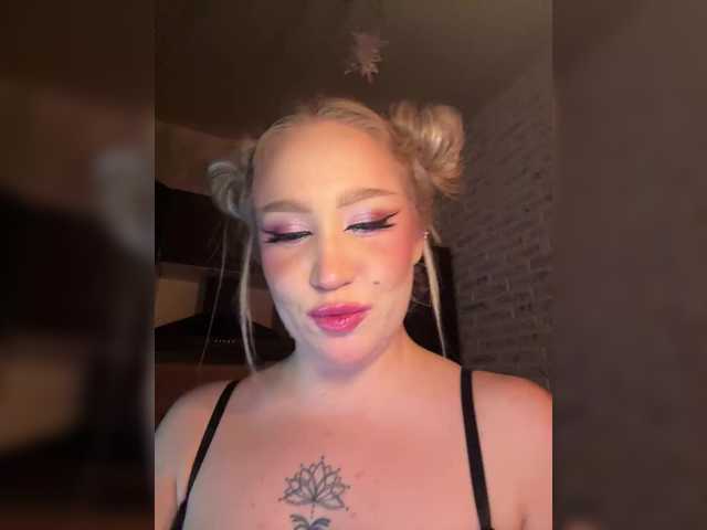 GlamorousBlonde's BongaCams show and profile