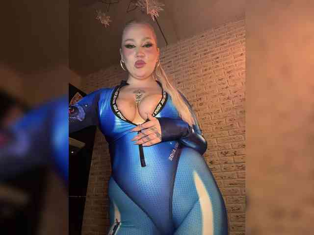 GlamorousBlonde webcam