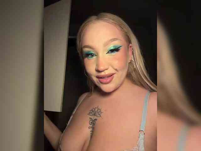 GlamorousBlonde webcam