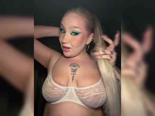 GlamorousBlonde webcam