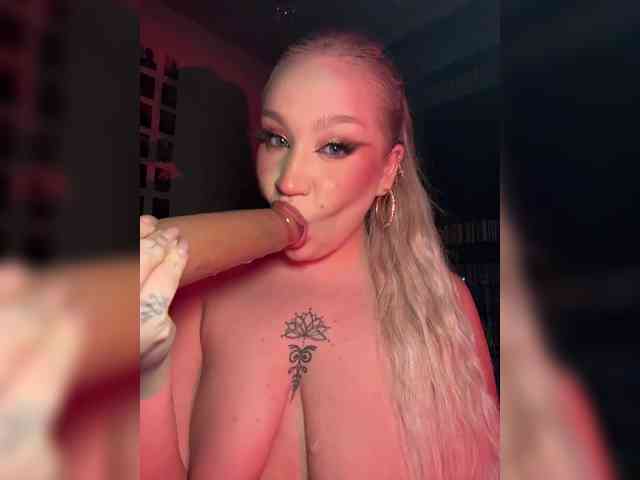 GlamorousBlonde webcam