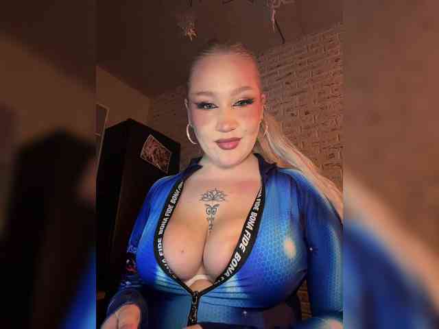 GlamorousBlonde GlamorousBlonde